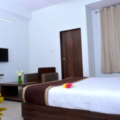 OYO 6697 Hotel Green Lemon 2* Улучшенный номер с различными типами кроватей