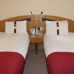 Отель Holiday Inn Express London Stansted 3* Стандартный номер с различными типами кроватей
