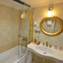 Отель By Murat Royal Hotels ванная фото 2