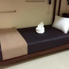 Naturbliss Bangkok Transit Hotel 3* Кровать в мужском общем номере