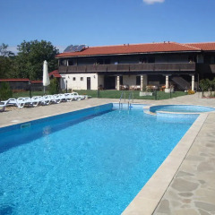 Отель Guest House Black Lom бассейн