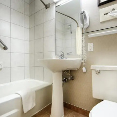 Отель Magnuson Grand Columbus North 3* Стандартный номер с различными типами кроватей фото 6