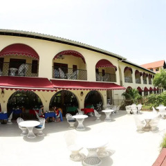 Charela Inn Hotel парковка