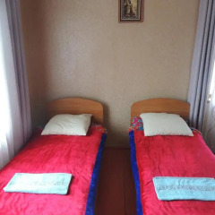 Отель Guest house Krasnii Zvetok Кыргызстан, Каракол - отзывы, цены и фото номеров - забронировать отель Guest house Krasnii Zvetok онлайн удобства в номере