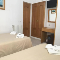 Отель Hostal Residencia Lido Стандартный номер с различными типами кроватей
