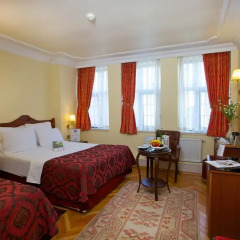 Amber Hotel 4* Стандартный семейный номер с двуспальной кроватью фото 6