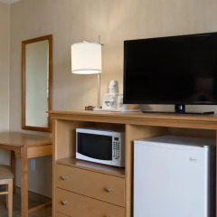Отель Days Inn by Wyndham Frederick 2* Стандартный номер с различными типами кроватей фото 4