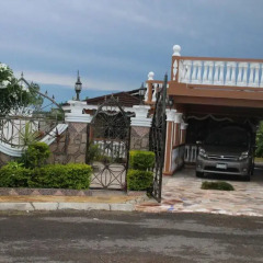 Отель Clarke Guest House парковка