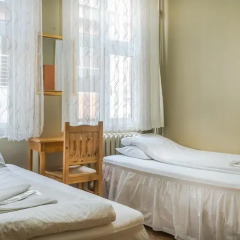 Yeni Hotel Стандартный номер с двуспальной кроватью (общая ванная комната) фото 4