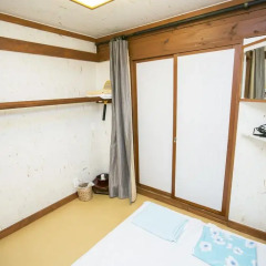 Отель Bukchonmaru Hanok Guesthouse 2* Стандартный номер с различными типами кроватей