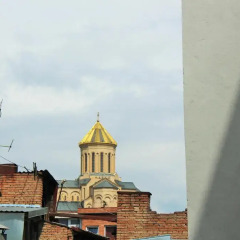 Отель Qeroli Appartment in the center in Avlabari балкон