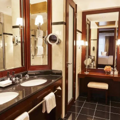 Отель Adlon Kempinski 5* Представительский номер двуспальная кровать фото 5