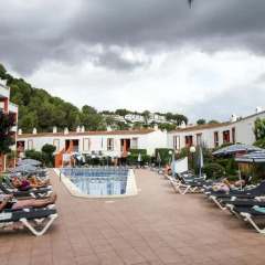Отель Galdana Gardens бассейн