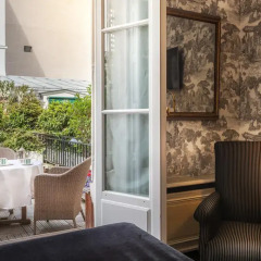Отель Hôtel Duc De St-Simon балкон
