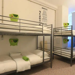 Hostel Chemodan Кровать в мужском общем номере с двухъярусной кроватью