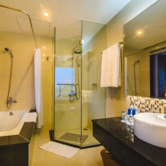 Mondial Hotel Hue 4* Люкс с различными типами кроватей фото 3