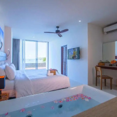 Отель Surin Beach Resort 4* Улучшенный номер с двуспальной кроватью