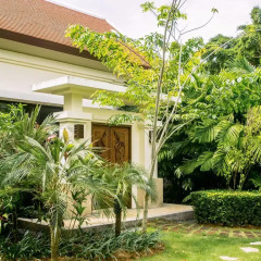 Отель Lake View Baan Bua Villas by Railand
