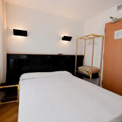 Отель Hostal Athenas 3* Стандартный номер фото 3
