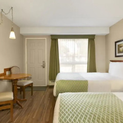 Отель Colonial Square Inn & Suites 2* Стандартный номер 2 отдельные кровати фото 3