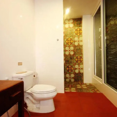 Отель Feung Nakorn Balcony Rooms and Cafe 3* Люкс Премиум фото 9
