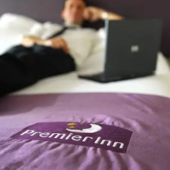 Отель Premier Inn Dubai Investment Park в номере