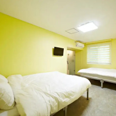 Rainbow Hotel Myeongdong 2* Стандартный семейный номер с различными типами кроватей фото 3
