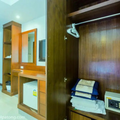 Green Harbor Patong Hotel Патонг сейф в номере