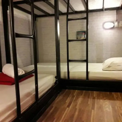 Bed Bangkok Hostel Кровать в общем номере с двухъярусной кроватью