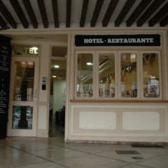 Hotel Zaravencia банкомат