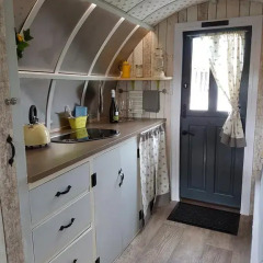 Отель The Little Hide - Grown Up Glamping Стандартный номер с различными типами кроватей фото 23