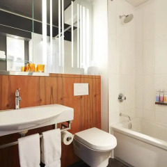 Отель Alt Hotel Toronto Airport Канада, Миссиссауга - отзывы, цены и фото номеров - забронировать отель Alt Hotel Toronto Airport онлайн ванная фото 2