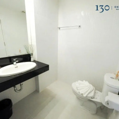 130 Hotel & Residence Bangkok 3* Улучшенный номер с 2 отдельными кроватями фото 8