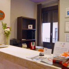 Отель Madrid House банкомат