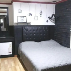 Отель OppaHostel Стандартный номер с двуспальной кроватью фото 2