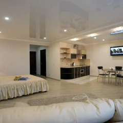 Отель Apartament "Berloga 55" on Zhukova Омск комната для гостей фото 2