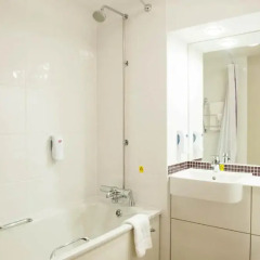 Отель Premier Inn London Bank - Tower 3* Стандартный номер с различными типами кроватей фото 2
