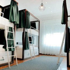 Отель Karavan Inn Кровать в общем номере с двухъярусной кроватью фото 3