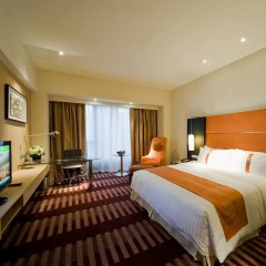 Отель Holiday Inn Shanghai Hongqiao West 4* Улучшенный номер с различными типами кроватей фото 3
