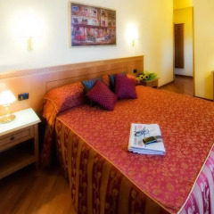 Hotel Bright 3* Стандартный номер с двуспальной кроватью фото 3