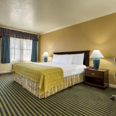 Отель Milpitas Inn 2* Люкс повышенной комфортности с различными типами кроватей фото 3