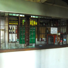 Отель Lily Restaurant and Inn гостиничный бар