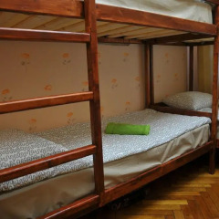 Hostel Univer Кровать в общем номере с двухъярусной кроватью фото 2