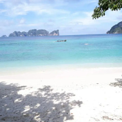 Отель Phi Phi Andaman Resort пляж