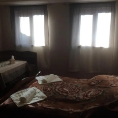 Отель Gokor B&B Стандартный семейный номер с двуспальной кроватью фото 11