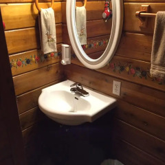 Отель Summit River Lodge & Campsites ванная