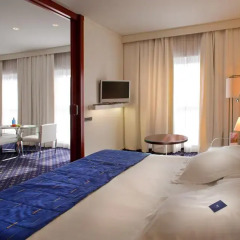 Отель SH Valencia Palace 5* Улучшенный номер с двуспальной кроватью фото 4