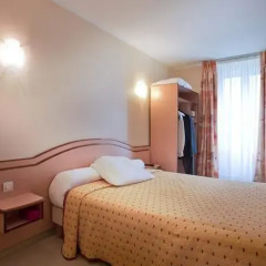 Отель Hôtel Habituel 3* Стандартный номер с двуспальной кроватью