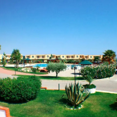 Desusino Residence & Hotel Бутера