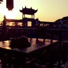 Отель Zhou Zhuang Zhen Feng Inn гостиничный бар